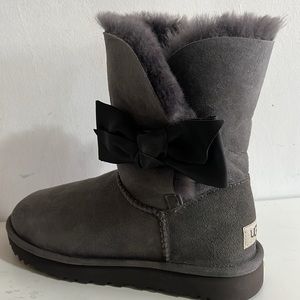 UGG Women's Daelynn Leather Bow Suede Shearling Boots Gray $190